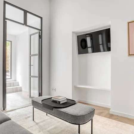 Blueground El Gotic Nr Paseo Colon Bcn-50 Apartment